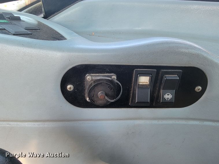 image for item JL9474 2014 New Holland TS6.120  MFWD tractor