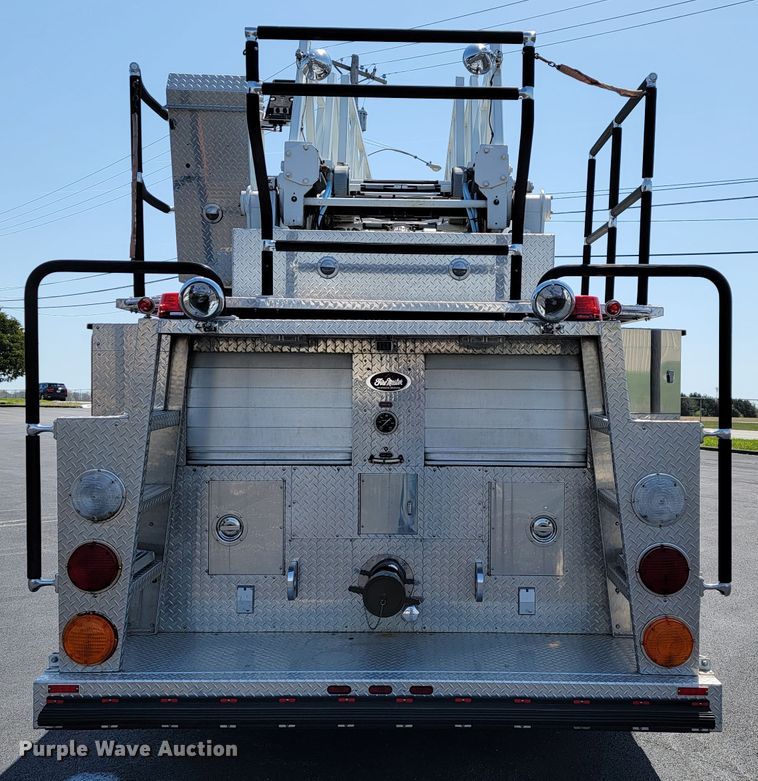 image for item JL9612 1990 Grumman  ladder fire truck