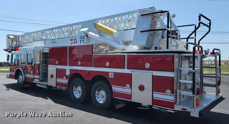 image for item JL9612 1990 Grumman  ladder fire truck