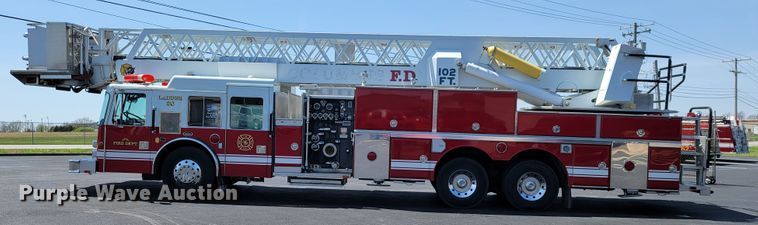 image for item JL9612 1990 Grumman  ladder fire truck