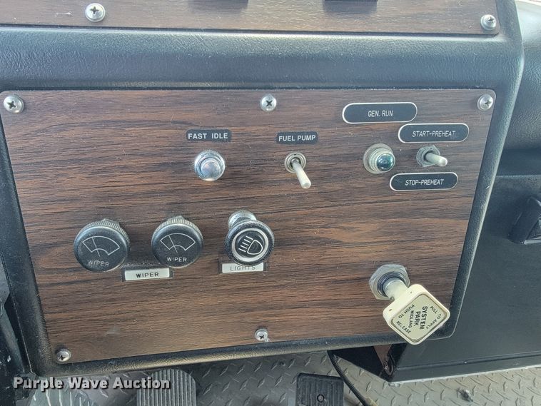 image for item JL9612 1990 Grumman  ladder fire truck