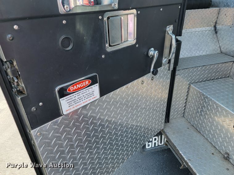 image for item JL9612 1990 Grumman  ladder fire truck