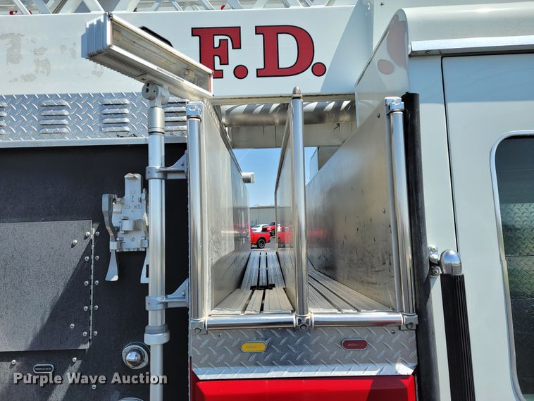 image for item JL9612 1990 Grumman  ladder fire truck