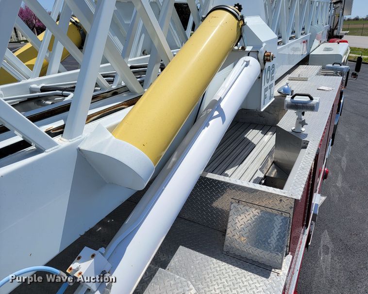 image for item JL9612 1990 Grumman  ladder fire truck