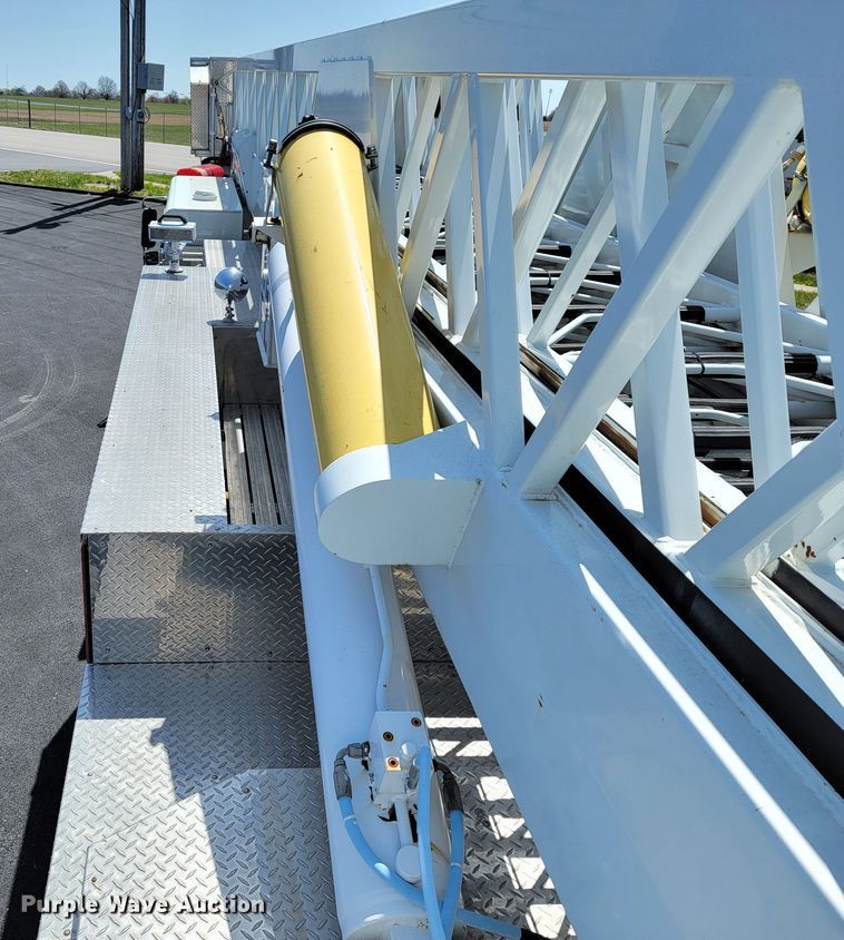 image for item JL9612 1990 Grumman  ladder fire truck