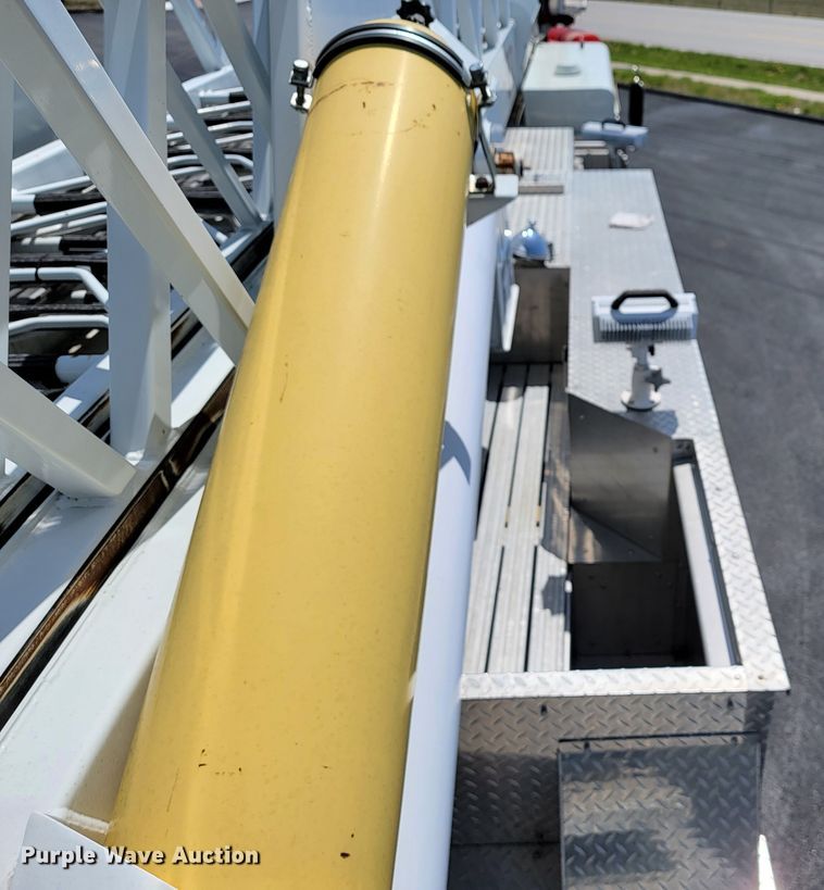 image for item JL9612 1990 Grumman  ladder fire truck