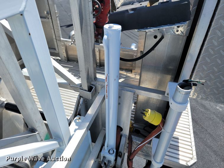 image for item JL9612 1990 Grumman  ladder fire truck