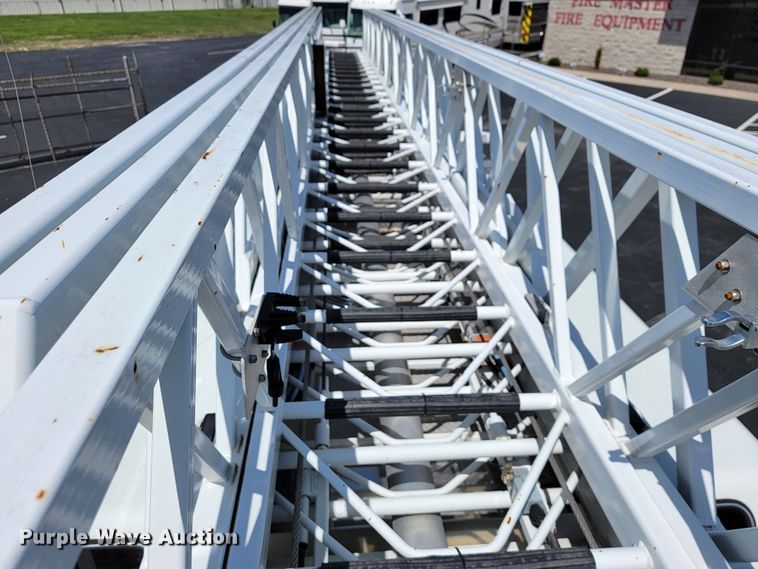 image for item JL9612 1990 Grumman  ladder fire truck