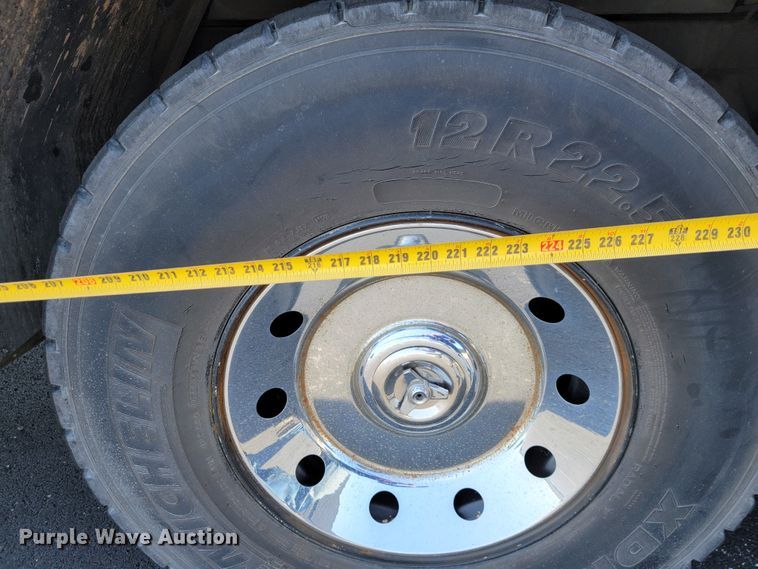 image for item JL9612 1990 Grumman  ladder fire truck