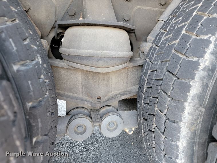 image for item JL9612 1990 Grumman  ladder fire truck