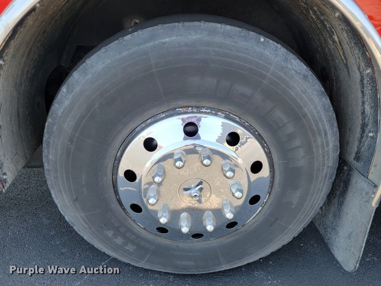 image for item JL9612 1990 Grumman  ladder fire truck