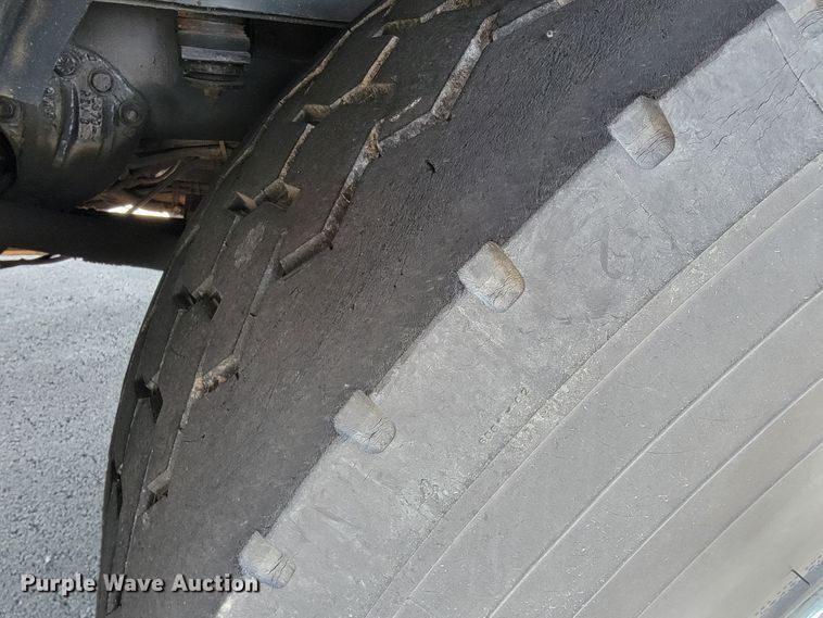 image for item JL9612 1990 Grumman  ladder fire truck