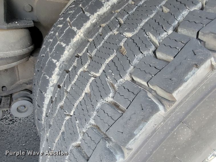 image for item JL9612 1990 Grumman  ladder fire truck