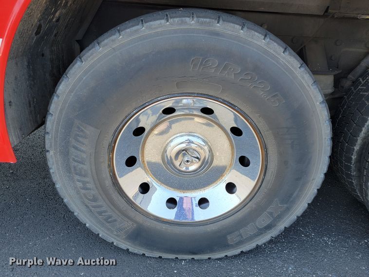 image for item JL9612 1990 Grumman  ladder fire truck