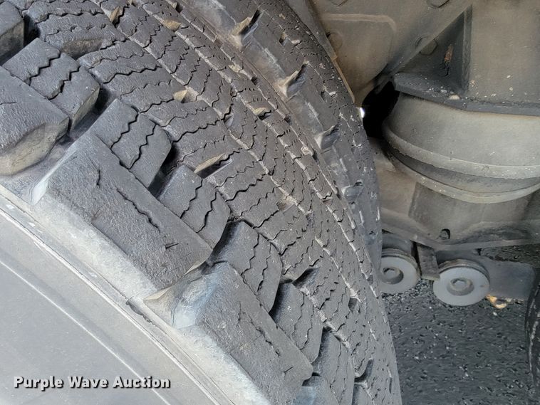 image for item JL9612 1990 Grumman  ladder fire truck