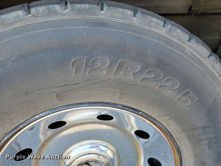 image for item JL9612 1990 Grumman  ladder fire truck