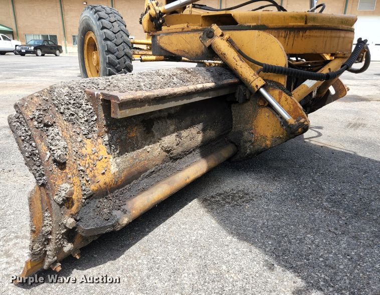 image for item JM9052 1995 Galion 850  motor grader