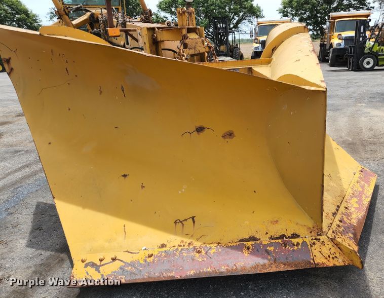 image for item JM9053 1989 John Deere 670B  motor grader