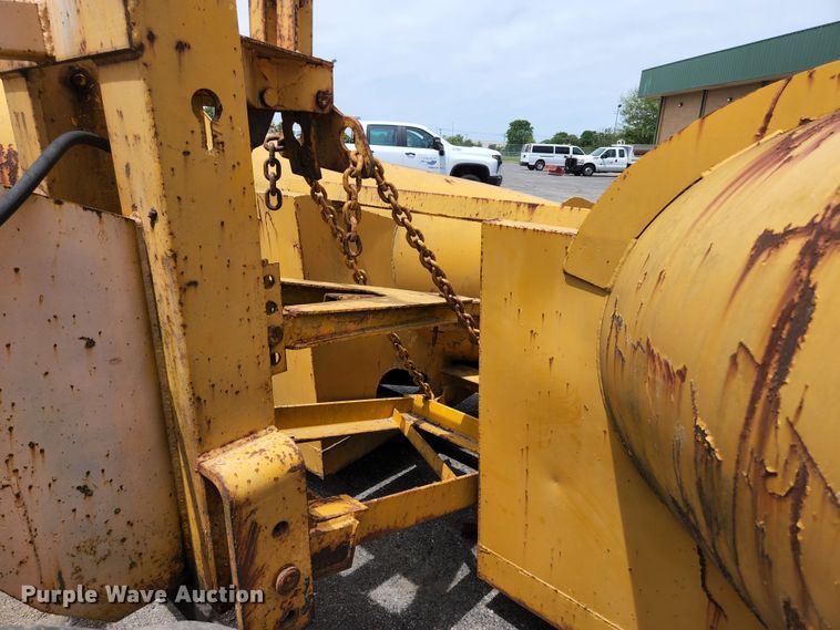 image for item JM9053 1989 John Deere 670B  motor grader