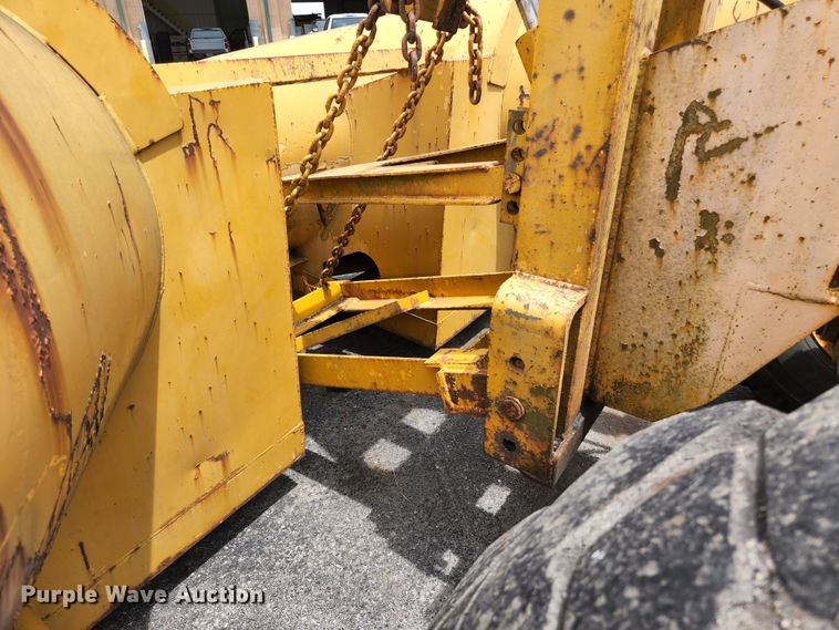 image for item JM9053 1989 John Deere 670B  motor grader