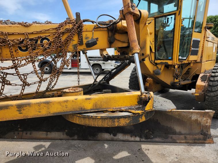 image for item JM9053 1989 John Deere 670B  motor grader