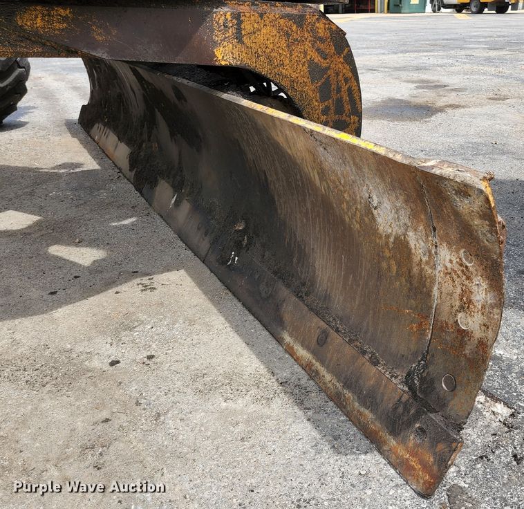 image for item JM9053 1989 John Deere 670B  motor grader