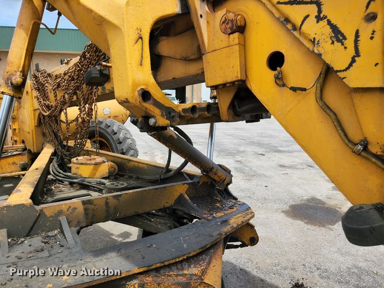 image for item JM9053 1989 John Deere 670B  motor grader