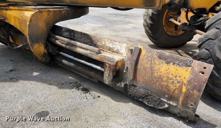 image for item JM9053 1989 John Deere 670B  motor grader