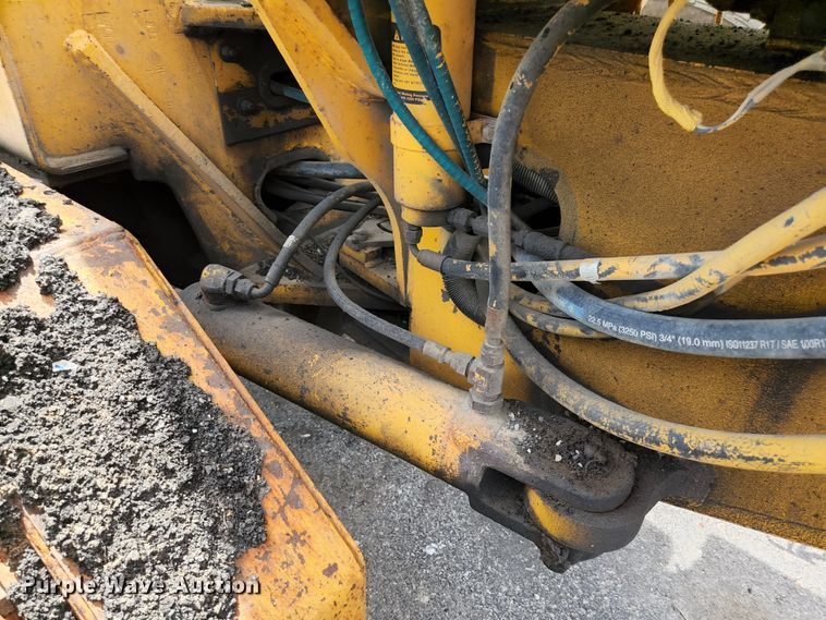 image for item JM9053 1989 John Deere 670B  motor grader