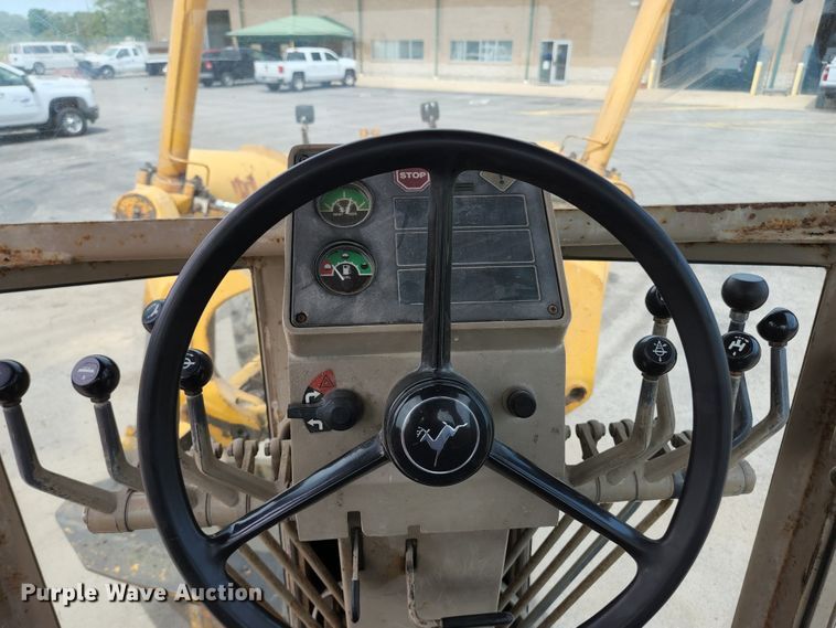 image for item JM9053 1989 John Deere 670B  motor grader