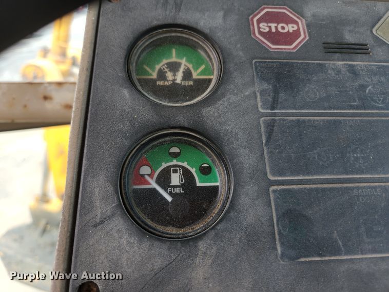 image for item JM9053 1989 John Deere 670B  motor grader