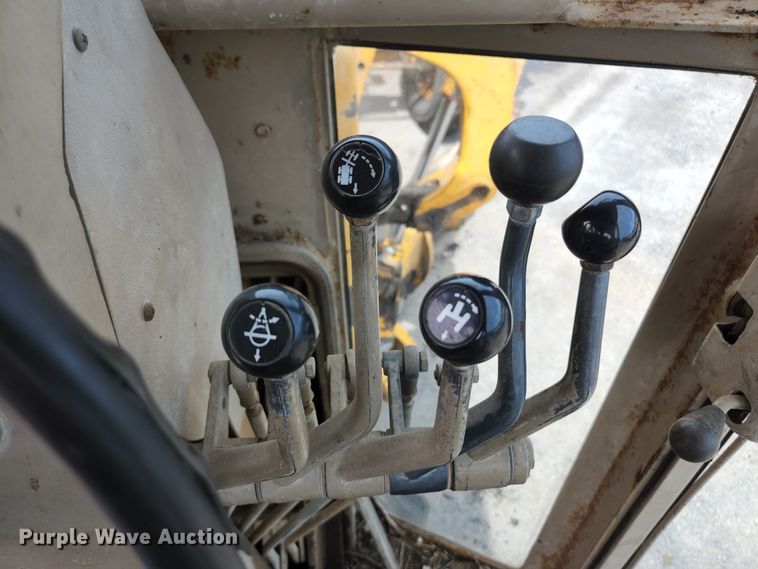 image for item JM9053 1989 John Deere 670B  motor grader