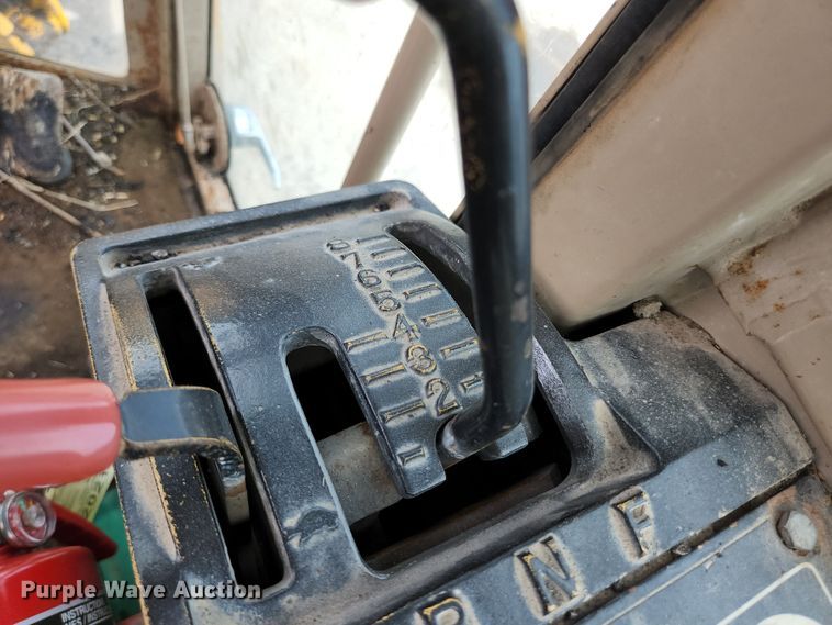 image for item JM9053 1989 John Deere 670B  motor grader