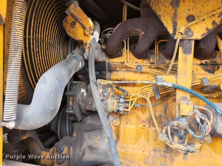 image for item JM9053 1989 John Deere 670B  motor grader