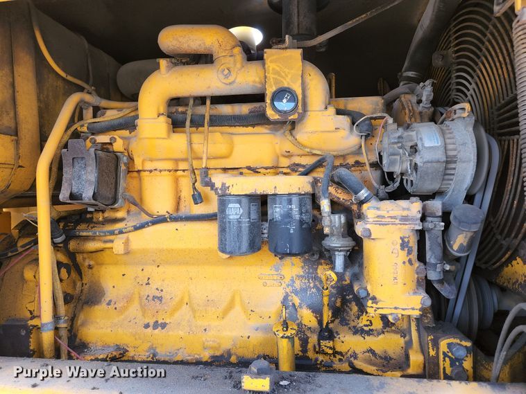 image for item JM9053 1989 John Deere 670B  motor grader