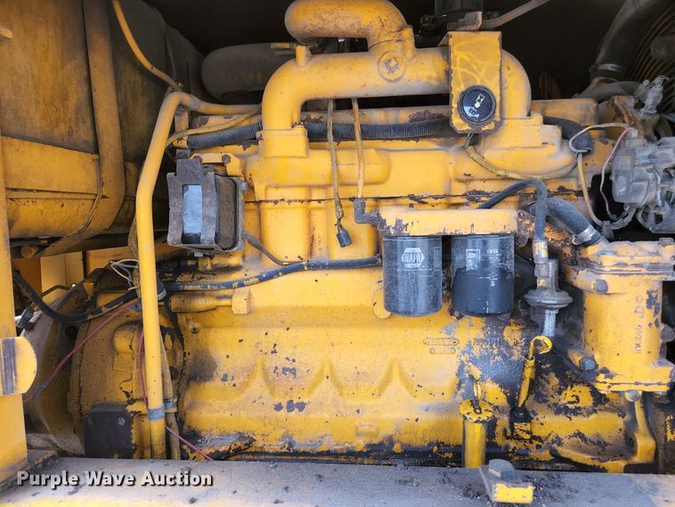 image for item JM9053 1989 John Deere 670B  motor grader