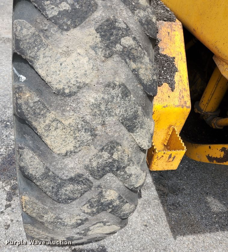 image for item JM9053 1989 John Deere 670B  motor grader