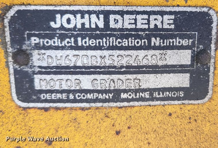 image for item JM9053 1989 John Deere 670B  motor grader