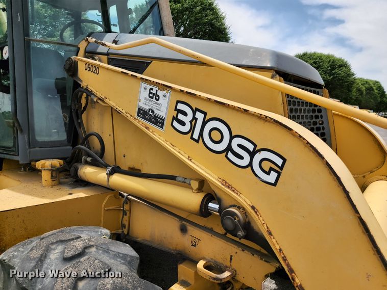 image for item JM9059 2006 John Deere 310SG  backhoe