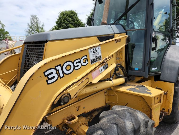 image for item JM9059 2006 John Deere 310SG  backhoe