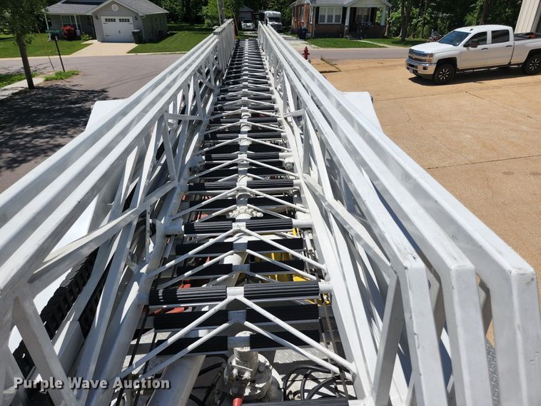 image for item JM9067 1985 Pierce Arrow  aerial platform fire truck