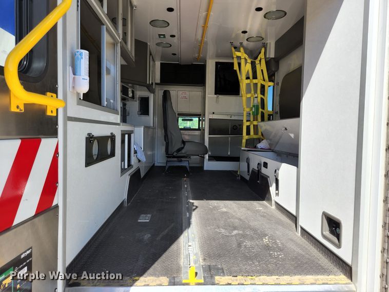 image for item JM9068 2012 Ford F450 Super Duty XLT  ambulance