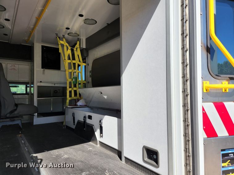 image for item JM9068 2012 Ford F450 Super Duty XLT  ambulance