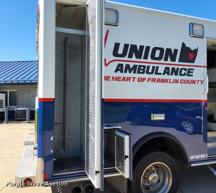 image for item JM9068 2012 Ford F450 Super Duty XLT  ambulance