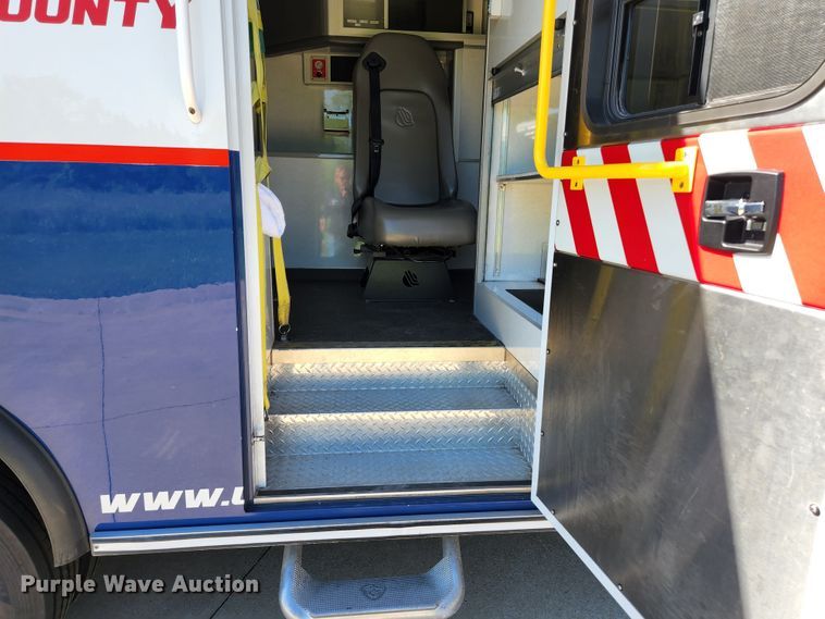 image for item JM9068 2012 Ford F450 Super Duty XLT  ambulance