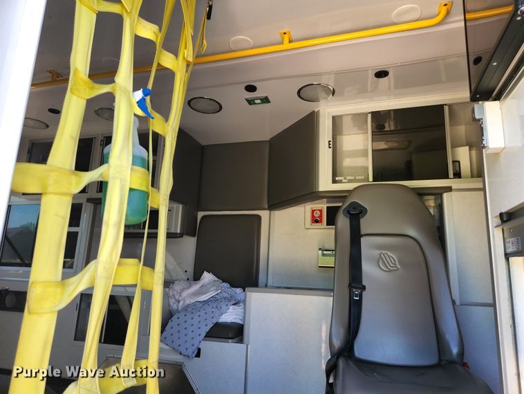 image for item JM9068 2012 Ford F450 Super Duty XLT  ambulance