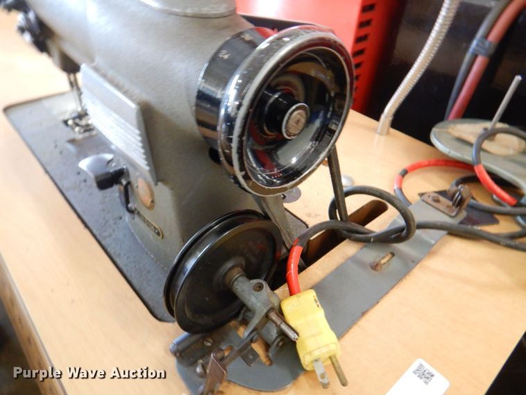 image for item JS9055 (3) Singer sewing machines