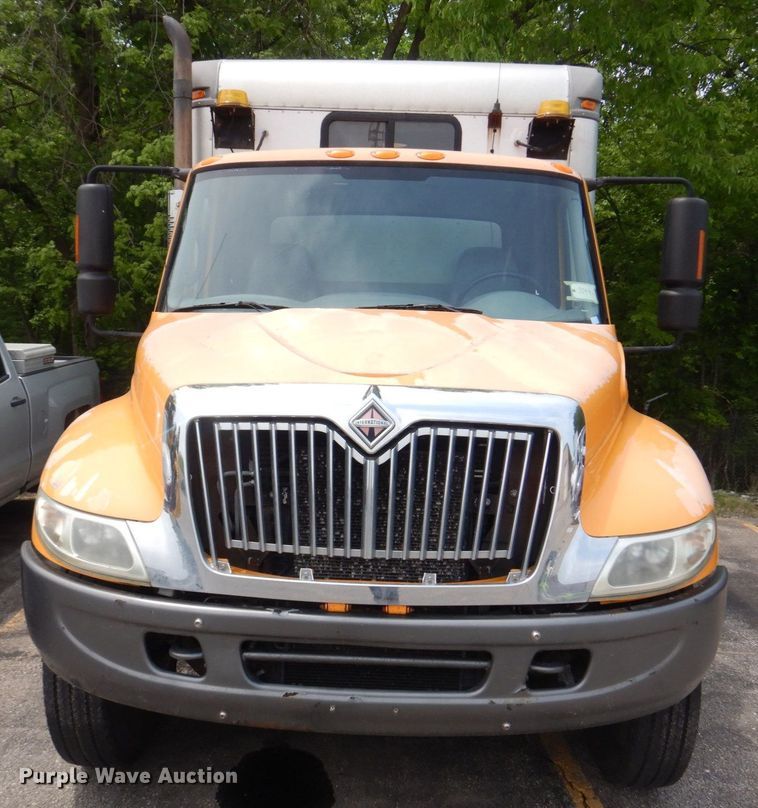 image for item KD9031 2003 International 4400  box truck
