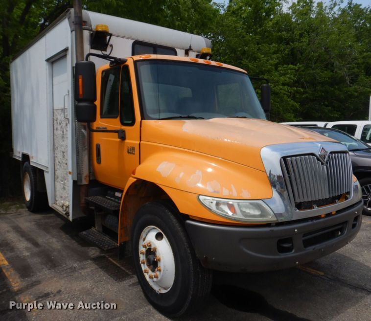 image for item KD9031 2003 International 4400  box truck