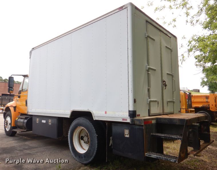 image for item KD9031 2003 International 4400  box truck